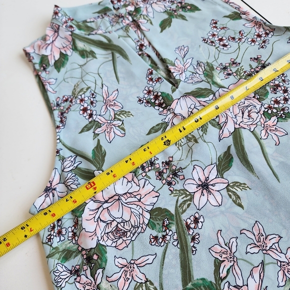 LOFT Women’s Floral Print Blue Keyhole Front Open Back Tie Sleeveless Blouse S - Picture 10 of 12